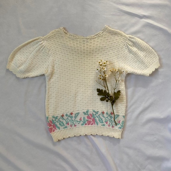 Vintage cream/off white floral collared knit top - Picture 2 of 4
